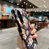 Plastový kryt Flower na Samsung Galaxy Z Fold4 - Gardénia