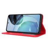 Peňaženkové kožené puzdro Magnetic Buckle na Motorola Moto G72 - Červená