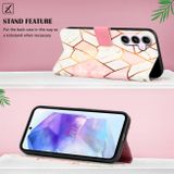 Peňaženkové kožené puzdro Marble Pattern na Galaxy A55 5G - Biela a Ružová