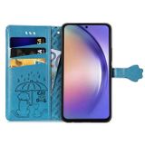 Peňaženkové kožené puzdro Cat and Dog Embossed na Galaxy A55 5G - Modrá