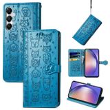 Peňaženkové kožené puzdro Cat and Dog Embossed na Galaxy A55 5G - Modrá